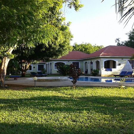 Safina Cottages Diani Beach Exterior photo