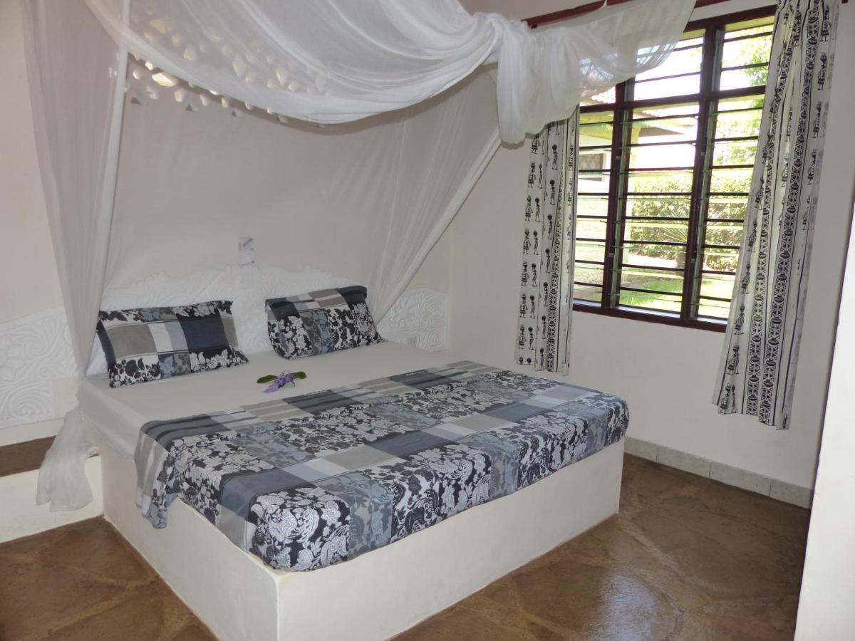 Safina Cottages Diani Beach Exterior photo
