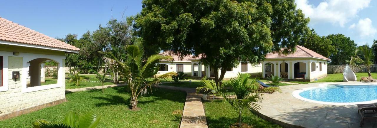 Safina Cottages Diani Beach Exterior photo
